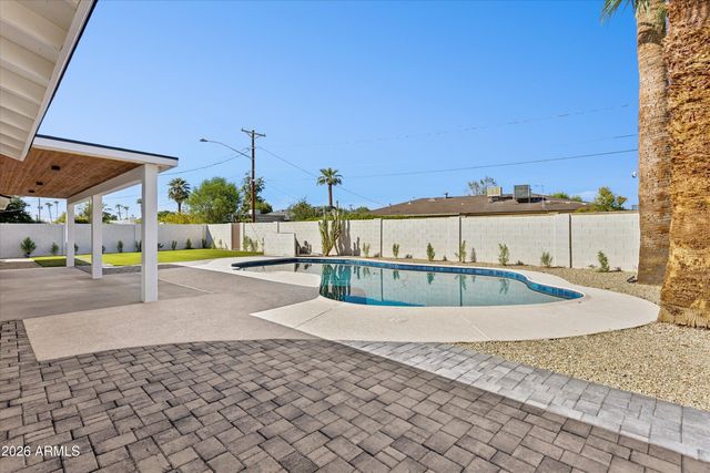 8236 E CAMBRIDGE Avenue, Scottsdale, AZ 85257