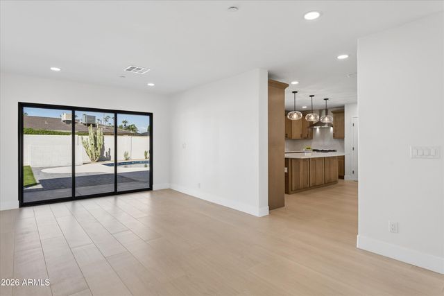 8236 E CAMBRIDGE Avenue, Scottsdale, AZ 85257