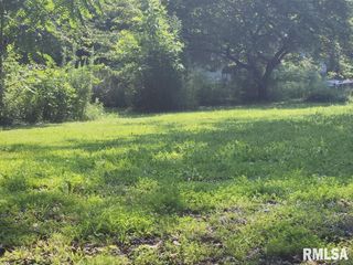 327 S HICKORY Street, Centralia, IL 62801