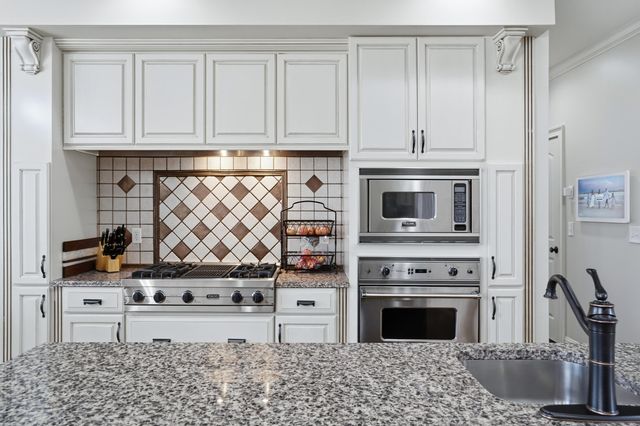 4710 WINDING WOOD CT, Columbia, MO 65203