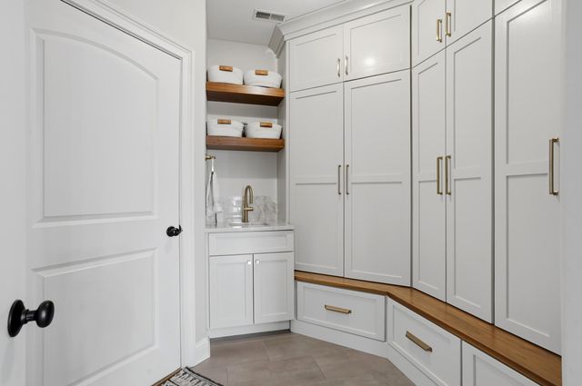 4710 WINDING WOOD CT, Columbia, MO 65203