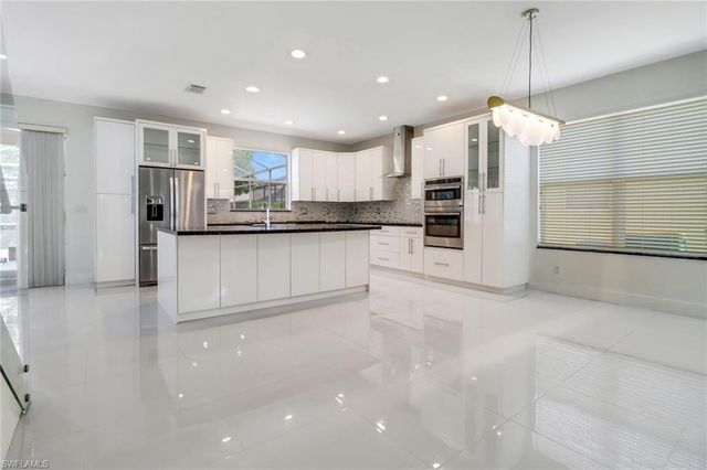 8271 Laurel Lakes WAY, Naples, FL 34119