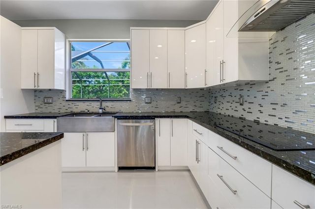 8271 Laurel Lakes WAY, Naples, FL 34119