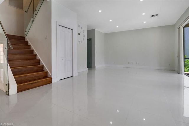 8271 Laurel Lakes WAY, Naples, FL 34119