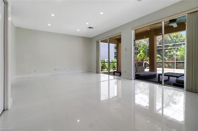 8271 Laurel Lakes WAY, Naples, FL 34119