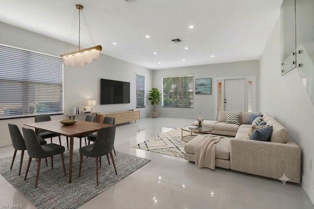 8271 Laurel Lakes WAY, Naples, FL 34119