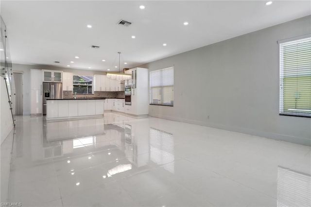 8271 Laurel Lakes WAY, Naples, FL 34119