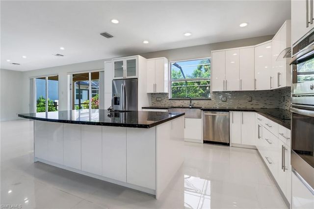 8271 Laurel Lakes WAY, Naples, FL 34119