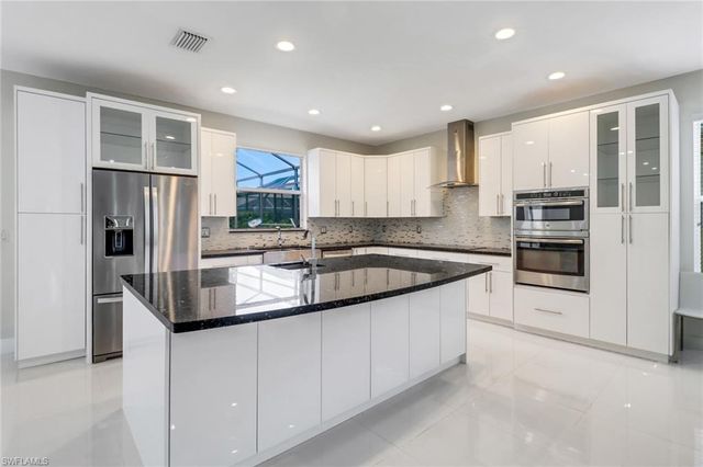 8271 Laurel Lakes WAY, Naples, FL 34119