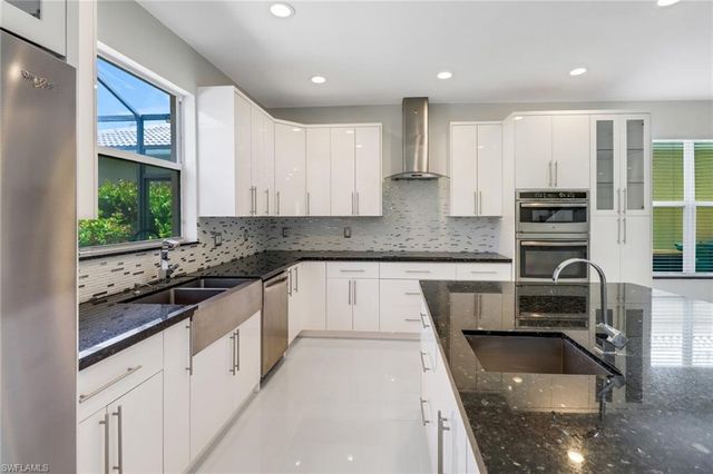 8271 Laurel Lakes WAY, Naples, FL 34119