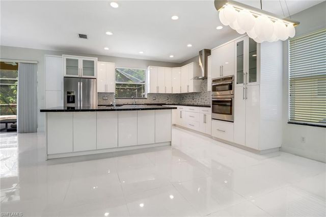 8271 Laurel Lakes WAY, Naples, FL 34119