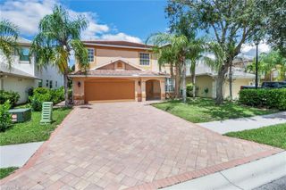 8271 Laurel Lakes WAY, Naples, FL 34119