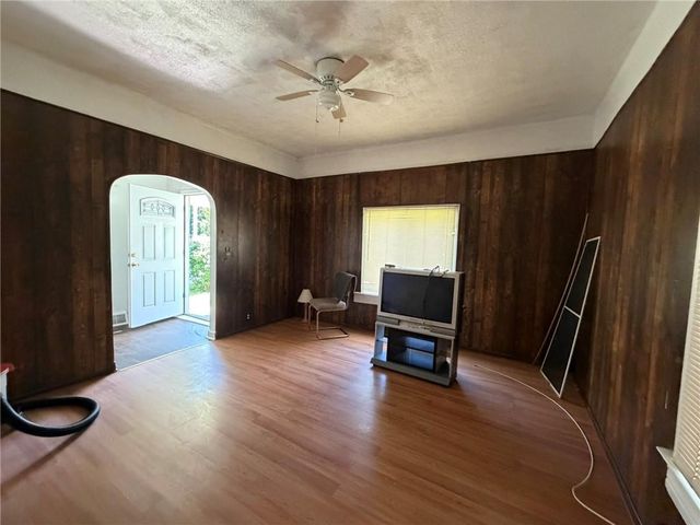 4619 E 8Th Street, Kansas City, MO 64124