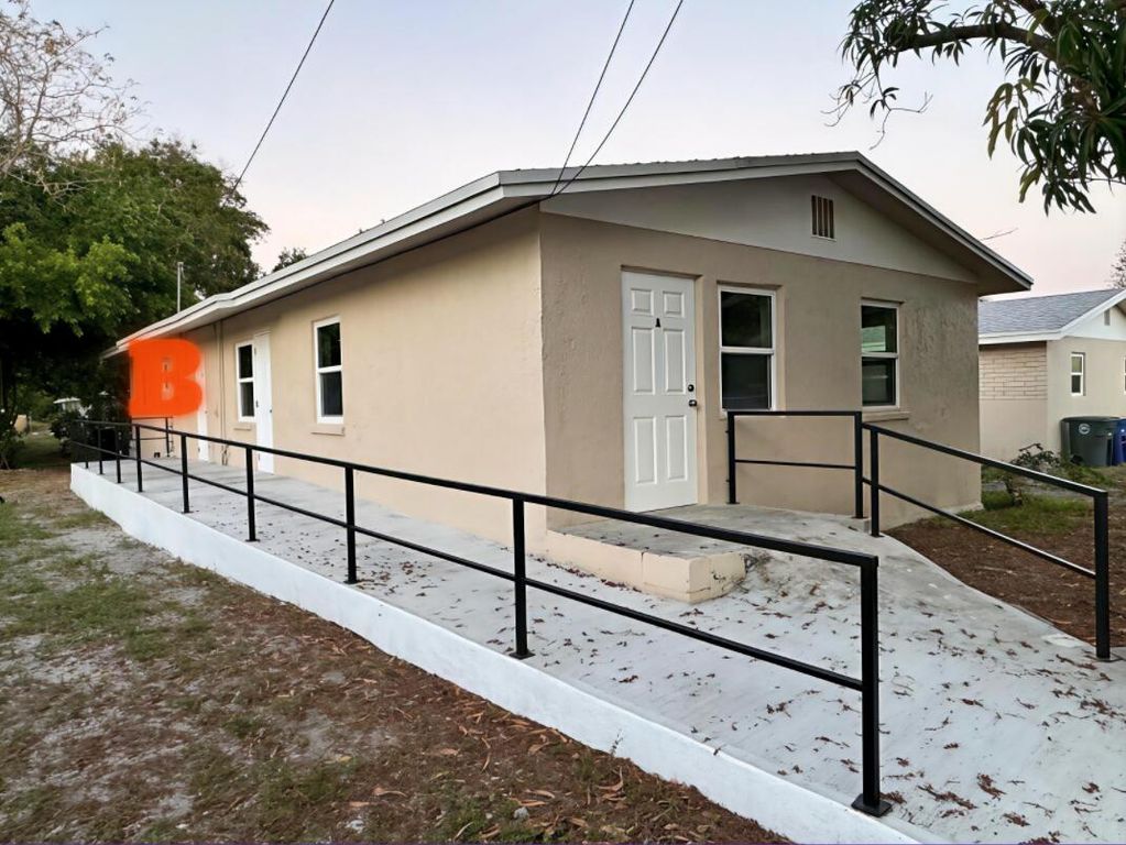 1502 Avenue I B, Fort Pierce, FL 34950