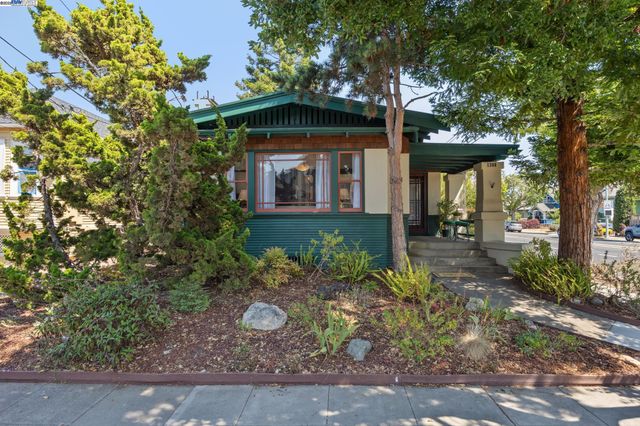 1300 Regent St, Alameda, CA 94501