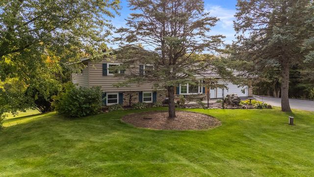 3657 Pleasant Valley ROAD, West Bend, WI 53095