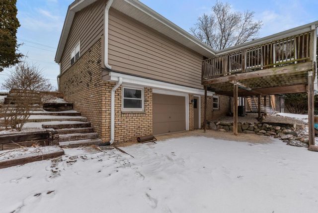 3657 Pleasant Valley ROAD, West Bend, WI 53095