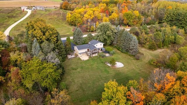 3657 Pleasant Valley ROAD, West Bend, WI 53095