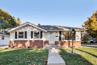7295 W Cody CIRCLE, Milwaukee, WI 53223