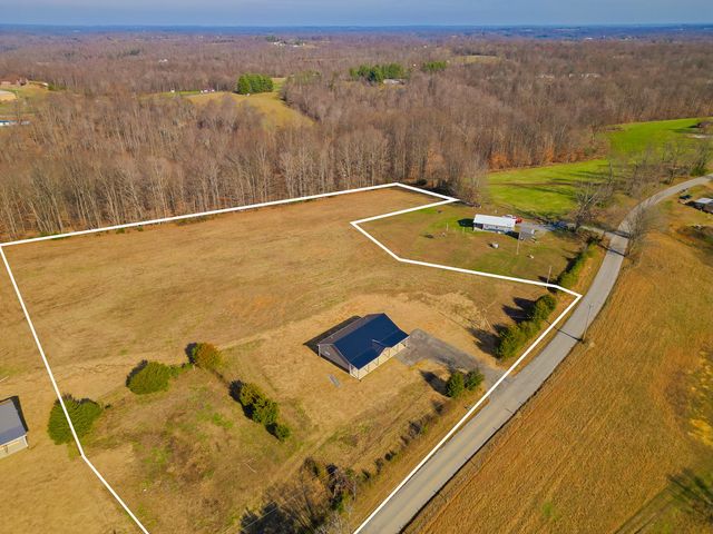 2679 Dotson Rd, Lafayette, TN 37083