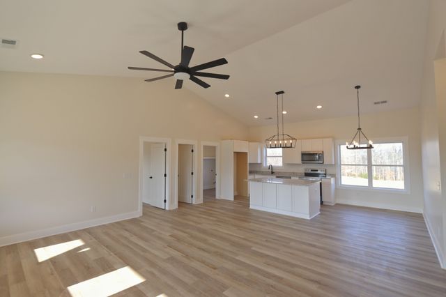 2679 Dotson Rd, Lafayette, TN 37083