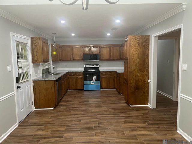 1719 Tallwood Dr, Baton Rouge, LA 70816