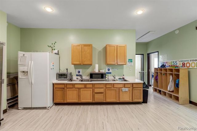 2405 W Mcnichols Road, Detroit, MI 48219