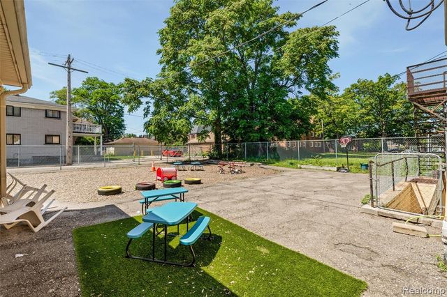 2405 W Mcnichols Road, Detroit, MI 48219