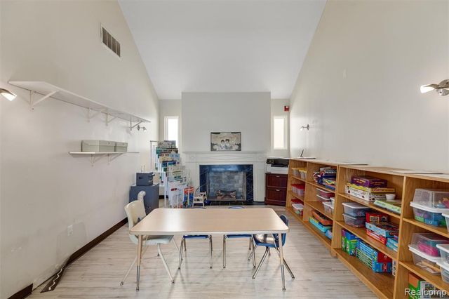 2405 W Mcnichols Road, Detroit, MI 48219