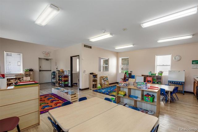 2405 W Mcnichols Road, Detroit, MI 48219