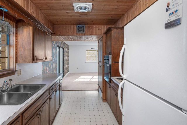 307 NW 63rd St, Lawton, OK 73505