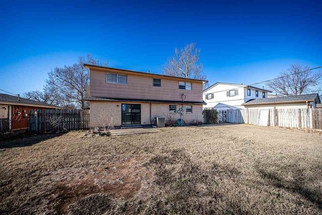 307 NW 63rd St, Lawton, OK 73505