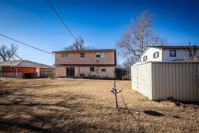 307 NW 63rd St, Lawton, OK 73505