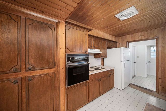 307 NW 63rd St, Lawton, OK 73505