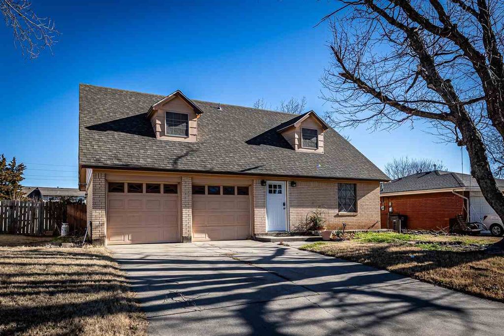 307 NW 63rd St, Lawton, OK 73505