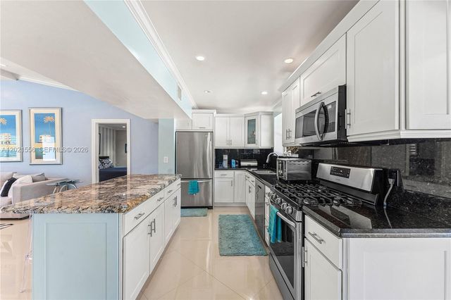 4120 NE 20th Ave, Oakland Park, FL 33308