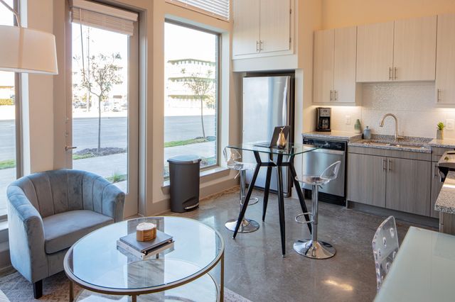 830 N Zang Boulevard 2103, Dallas, TX 75208