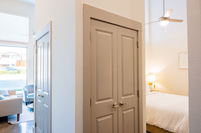 830 N Zang Boulevard 2103, Dallas, TX 75208