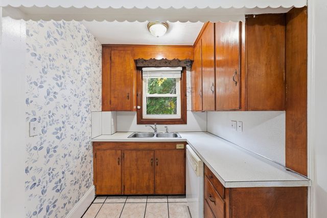 47 Shearer St, Palmer, MA 01069