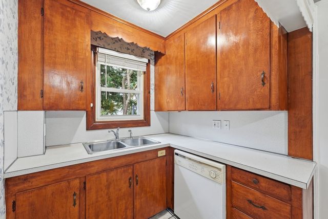 47 Shearer St, Palmer, MA 01069