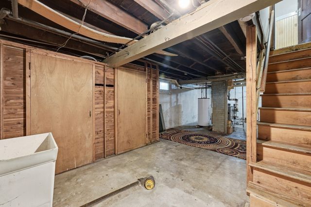 47 Shearer St, Palmer, MA 01069