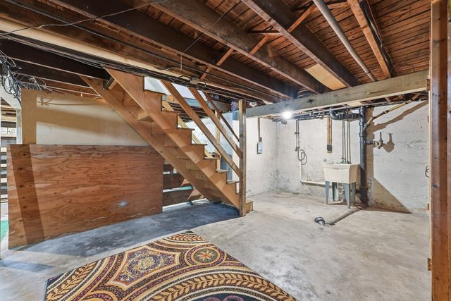 47 Shearer St, Palmer, MA 01069
