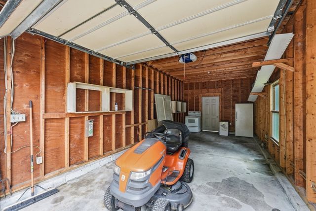 47 Shearer St, Palmer, MA 01069