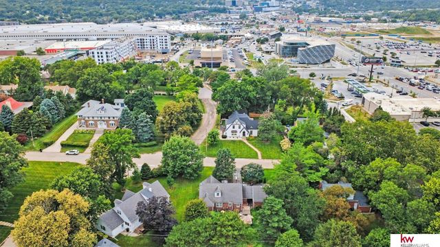 207 S 70 Avenue, Omaha, NE 68132