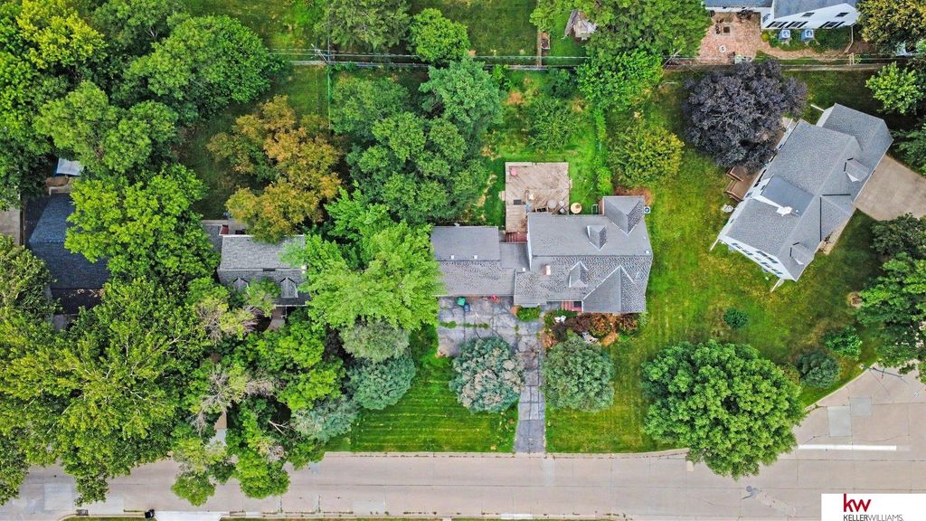 207 S 70 Avenue, Omaha, NE 68132