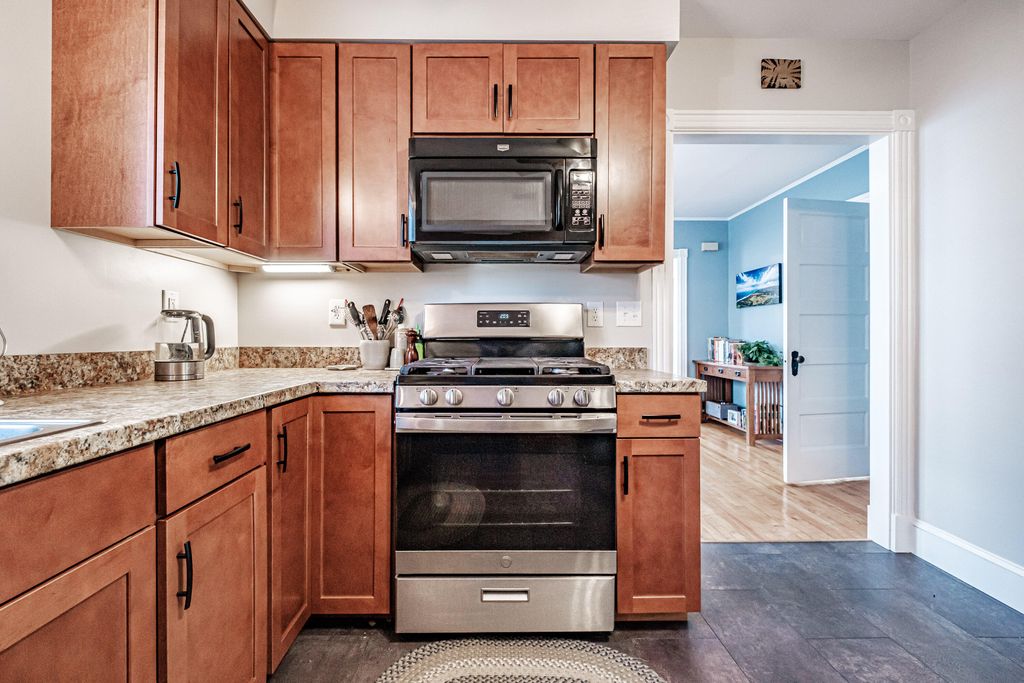 35 Clinton Street, Portland, ME 04103 — photo 4