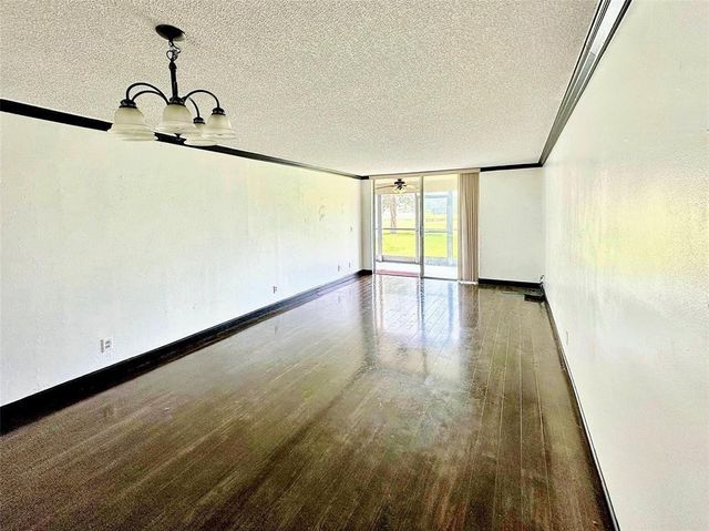 3231 Holiday Springs Boulevard 105, Margate, FL 33063