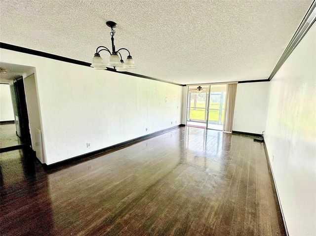 3231 Holiday Springs Boulevard 105, Margate, FL 33063