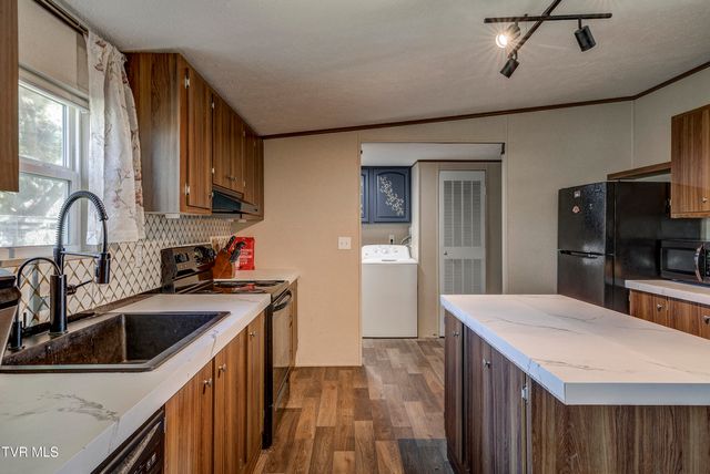 35 Windsor Street, Mosheim, TN 37818