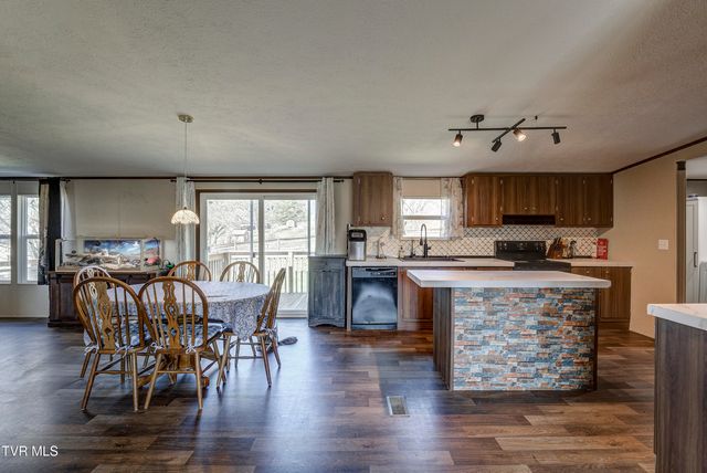 35 Windsor Street, Mosheim, TN 37818